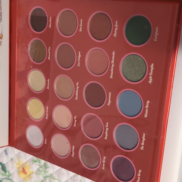 Strawberry Shortcake Eyeshadow Palette 20 Shades New - Picture 4 of 4